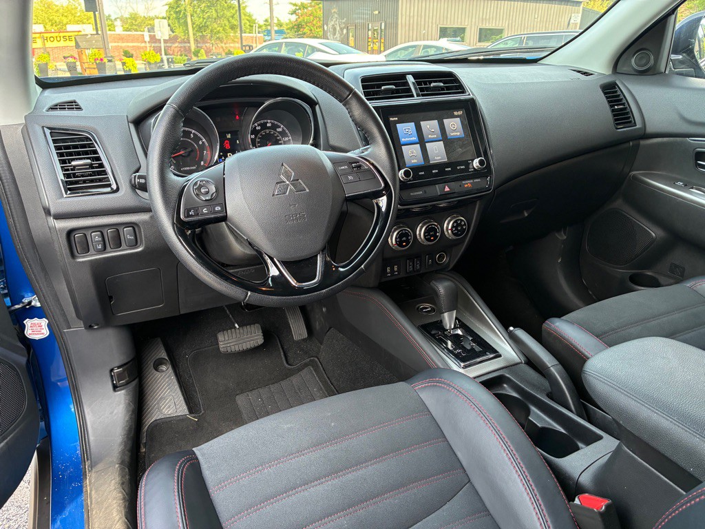 2025 Mitsubishi Outlander Image 10