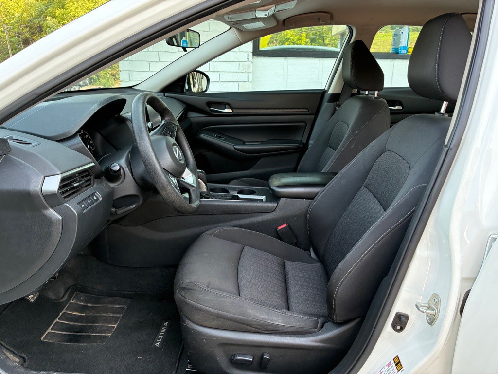 2021 Nissan Altima Image 8