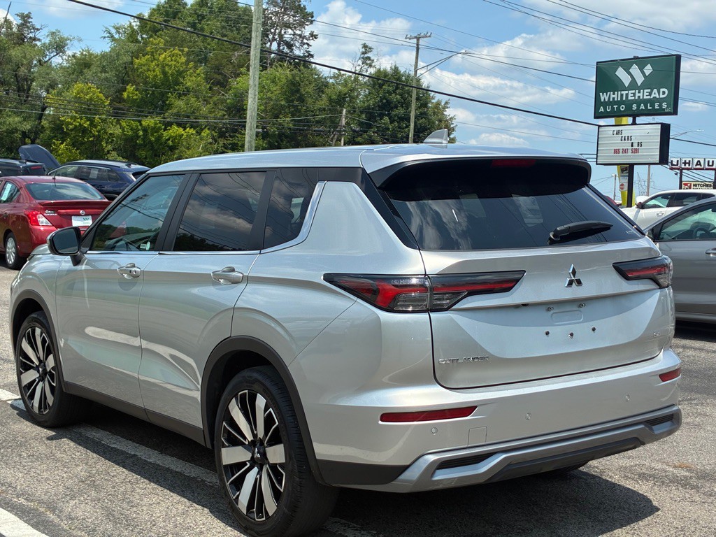 2025 Mitsubishi Outlander Image 3