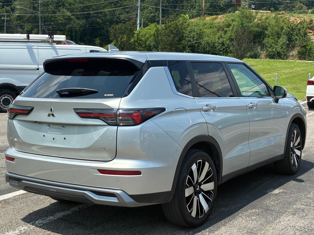 2025 Mitsubishi Outlander Image 4