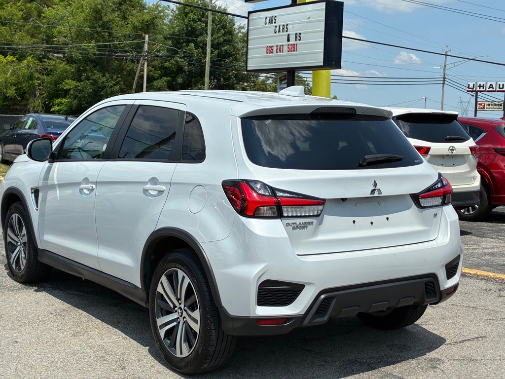 2025 Mitsubishi Outlander Image 3