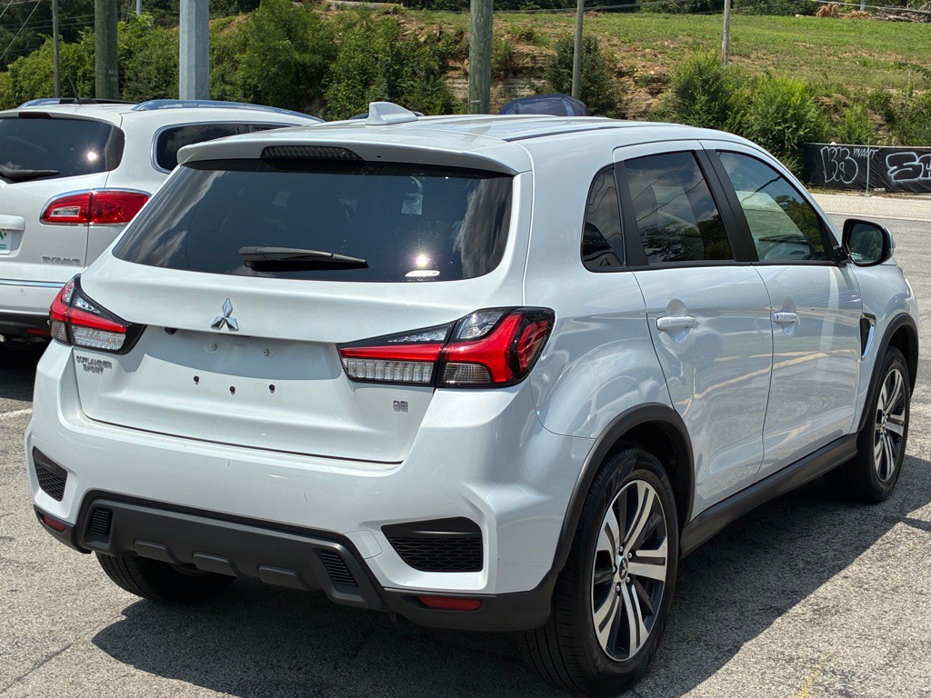 2025 Mitsubishi Outlander Image 4