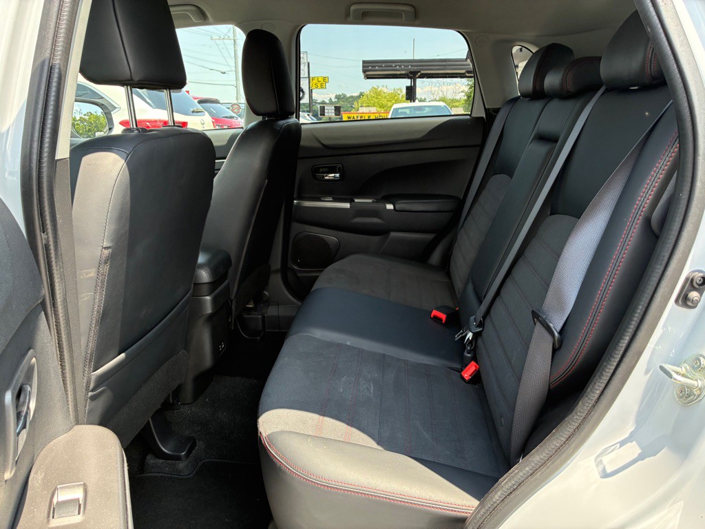 2025 Mitsubishi Outlander Image 7