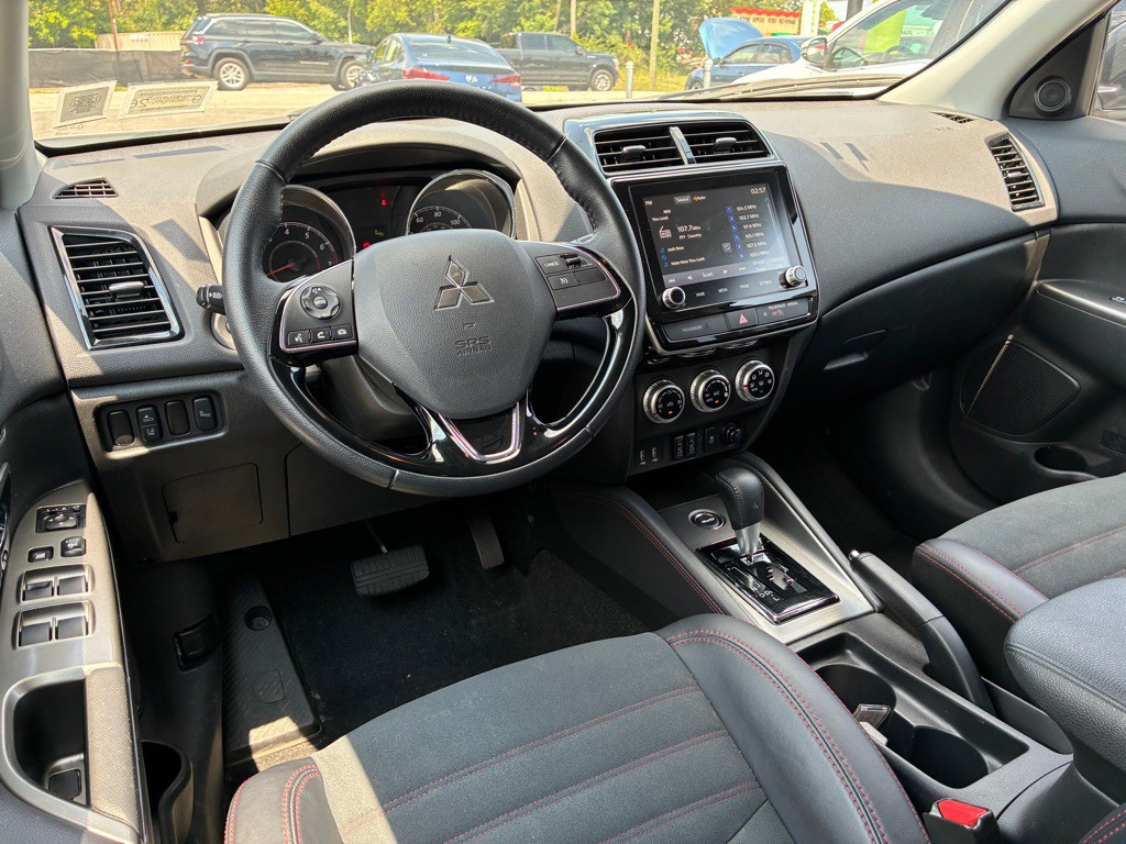 2025 Mitsubishi Outlander Image 8