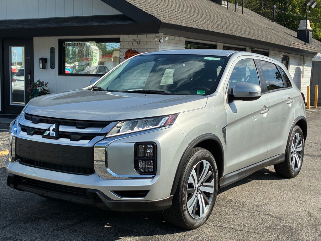2025 Mitsubishi Outlander Image 2