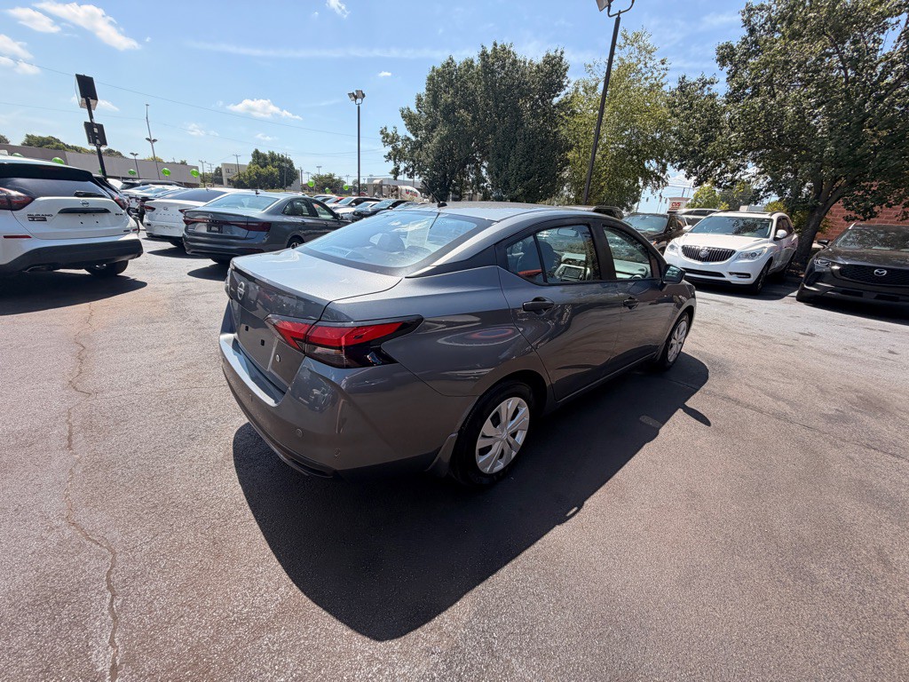 2025 Nissan Versa Image 4