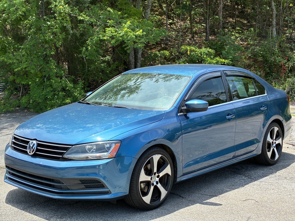 2017 Volkswagen Jetta Image 2