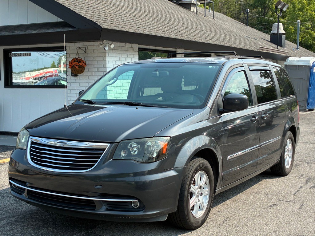 2011 Chrysler Town & Country Image 2