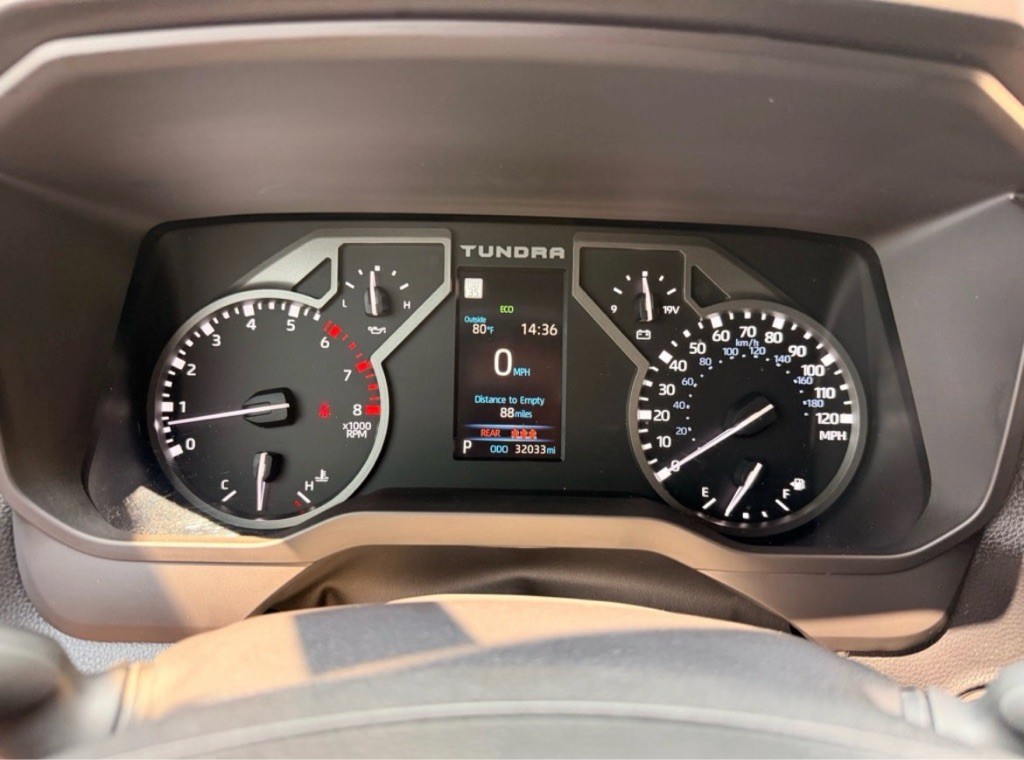 2011 Chrysler Town & Country Image 11