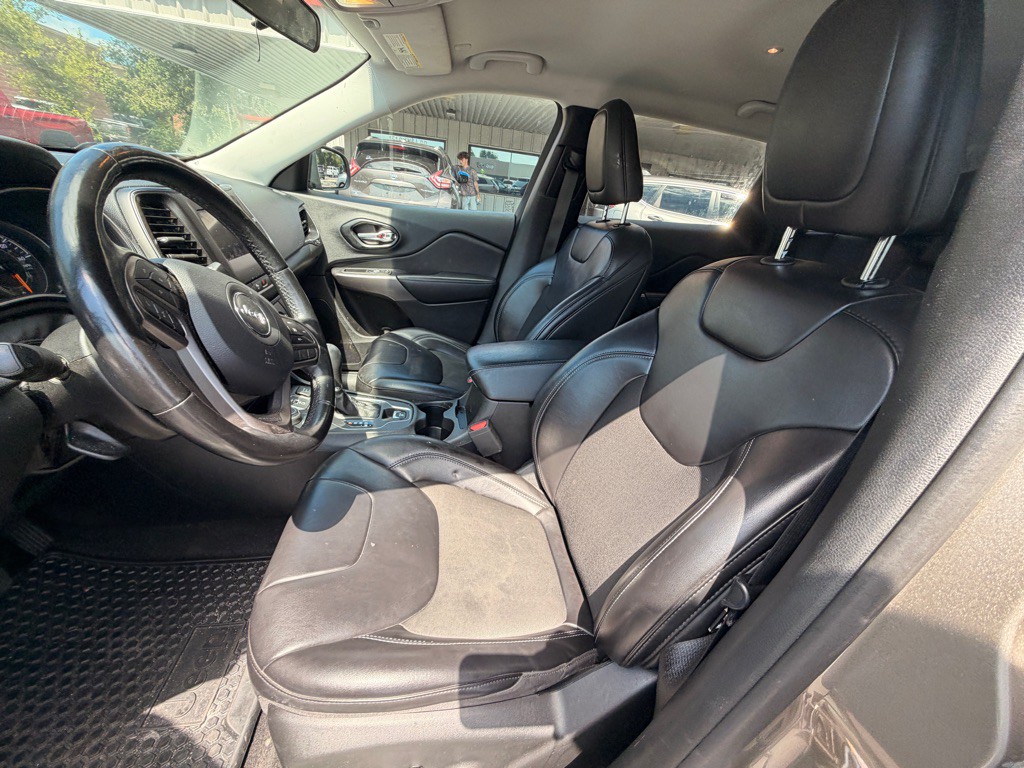 2020 Jeep Cherokee Image 8
