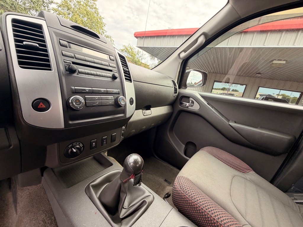 2012 Nissan Frontier Image 8