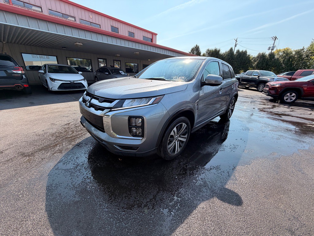 2024 Mitsubishi Outlander Image 2