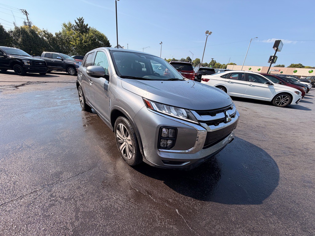 2024 Mitsubishi Outlander Image 3