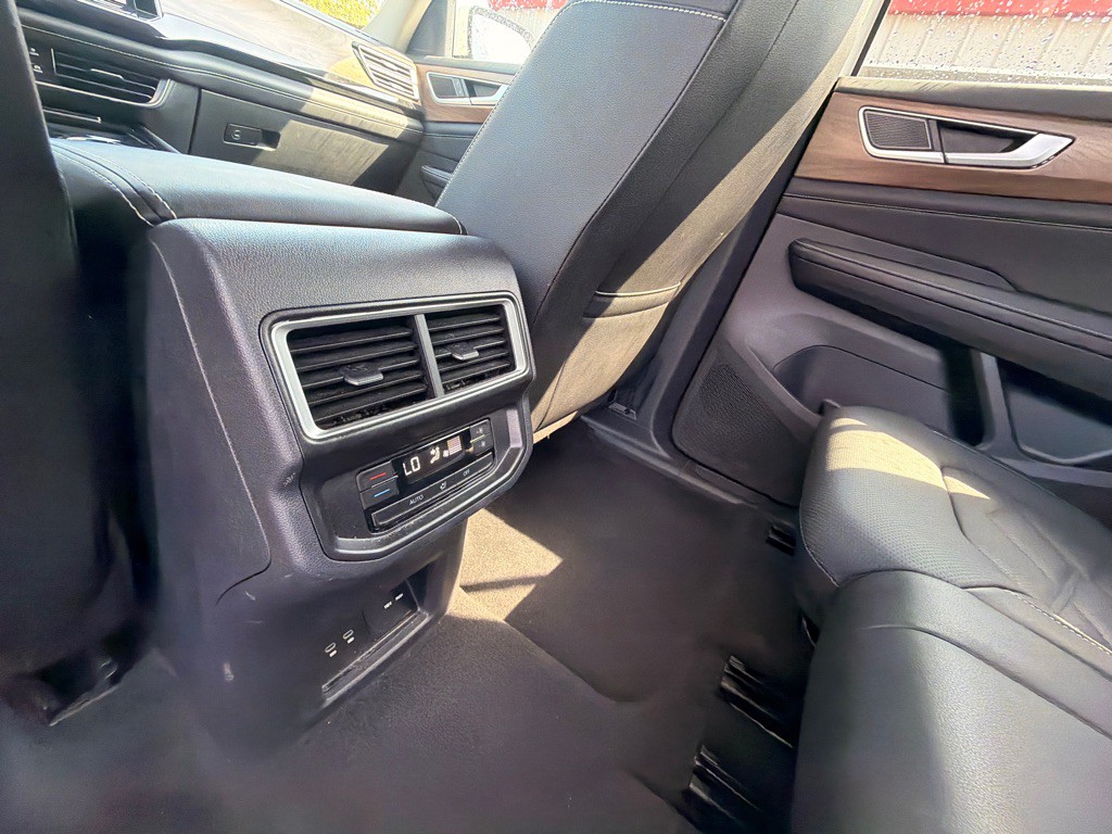 2025 Volkswagen Atlas Image 9
