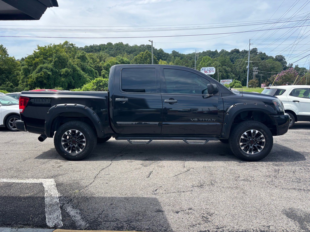2014 Nissan Titan Image 8