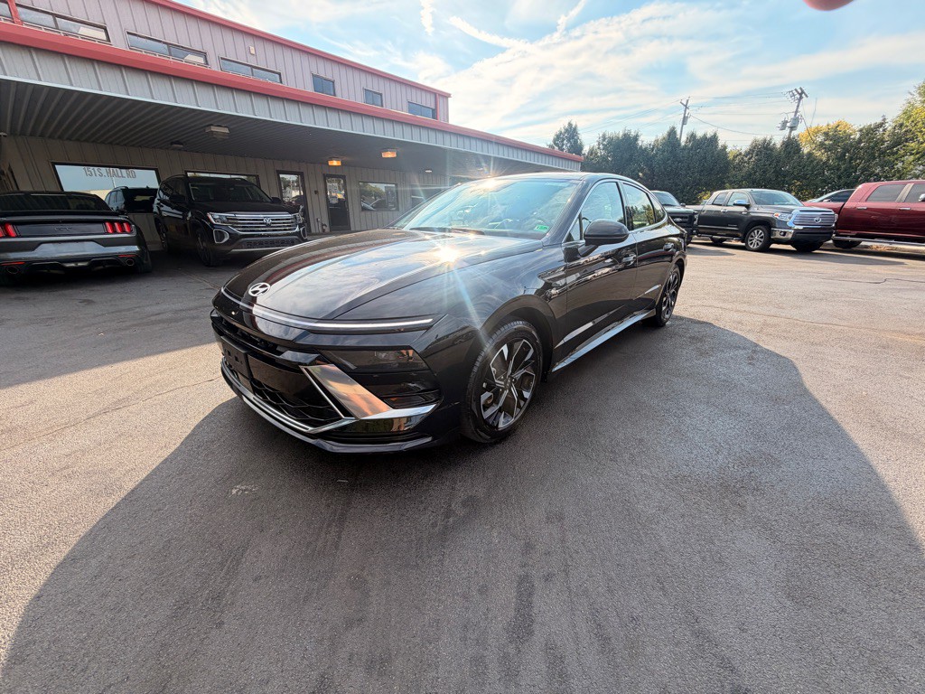 2025 Hyundai Sonata Image 2