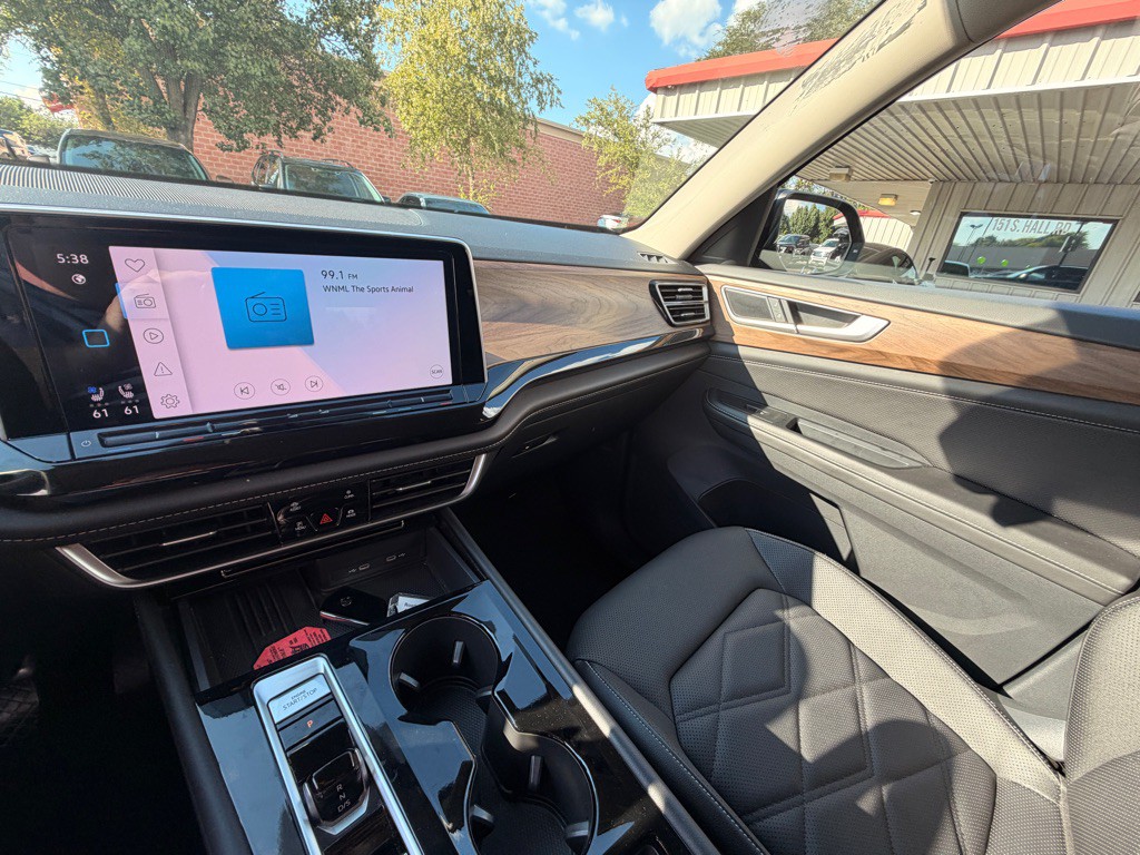 2025 Volkswagen Atlas Image 13