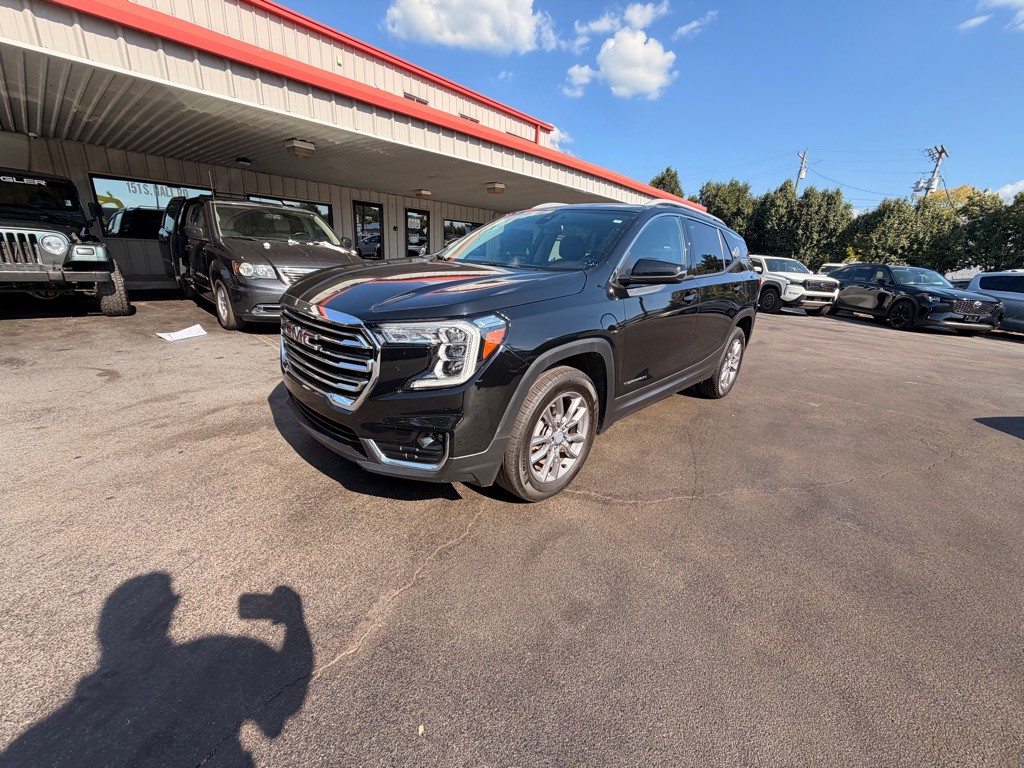 2023 GMC Terrain Image 2