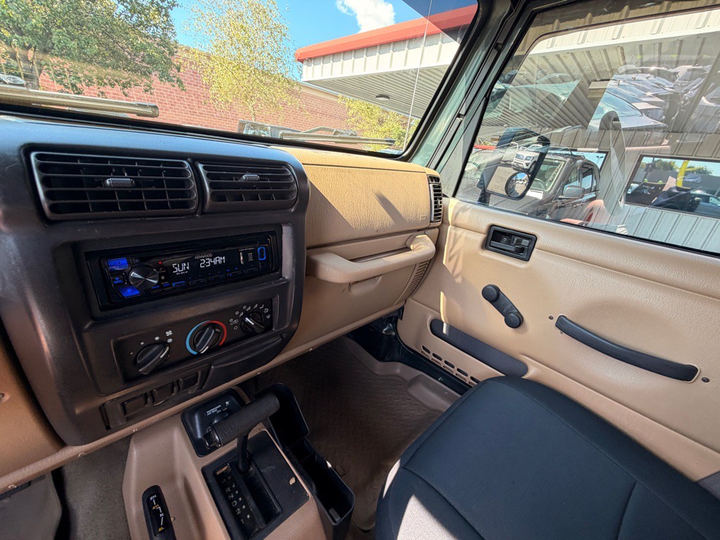 2002 Jeep Wrangler Image 10