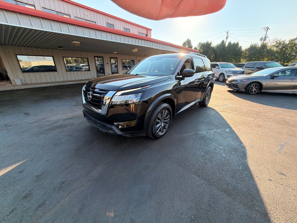 2022 Nissan Pathfinder Image 2
