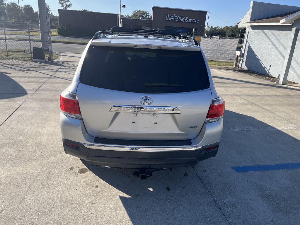 2011 Toyota Highlander Image 2