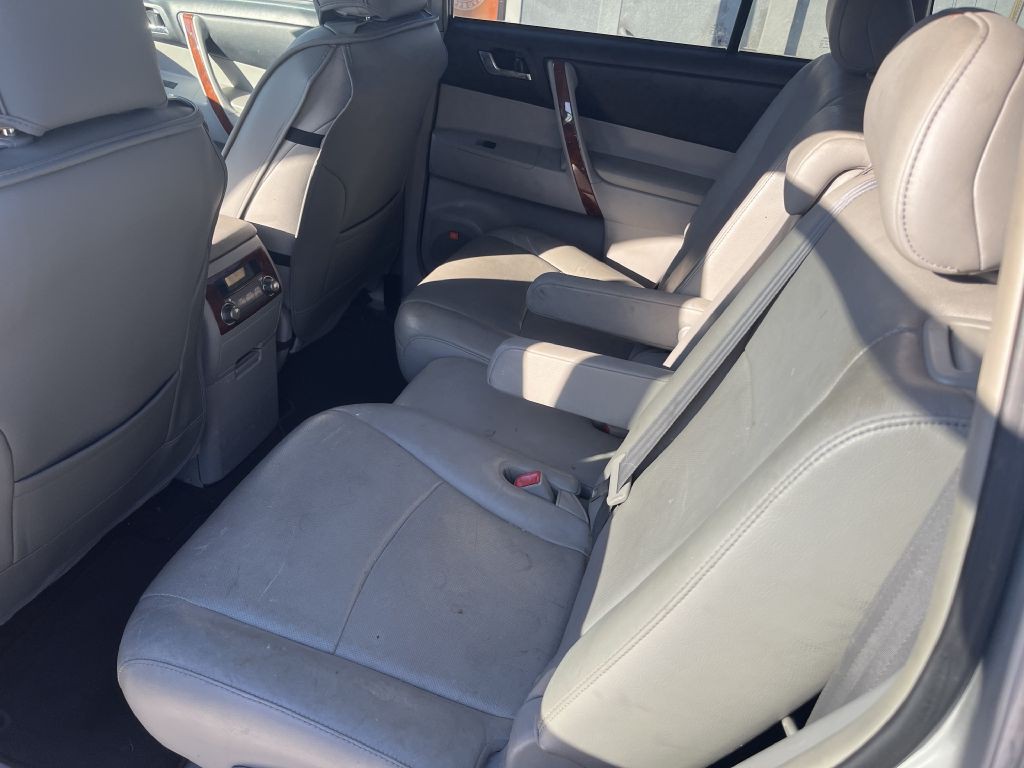 2011 Toyota Highlander Image 6