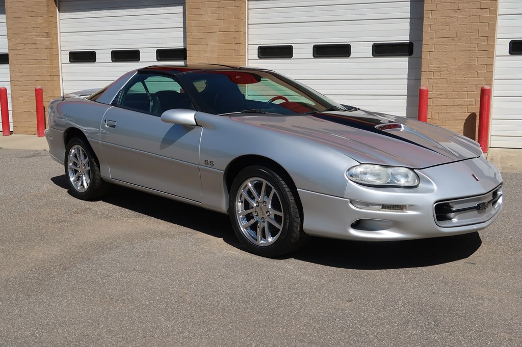 2002 Chevrolet Camaro Image 2