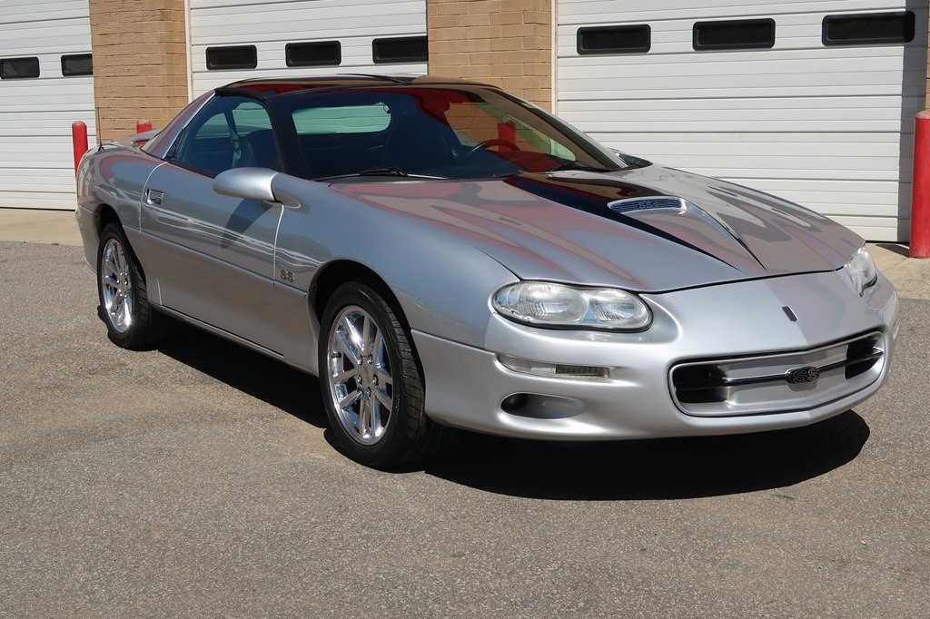 2002 Chevrolet Camaro Image 3
