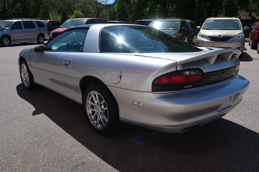 2002 Chevrolet Camaro Image 9