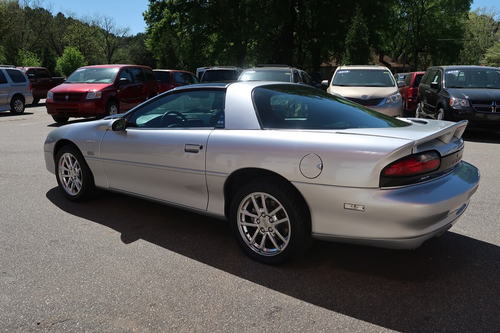2002 Chevrolet Camaro Image 10