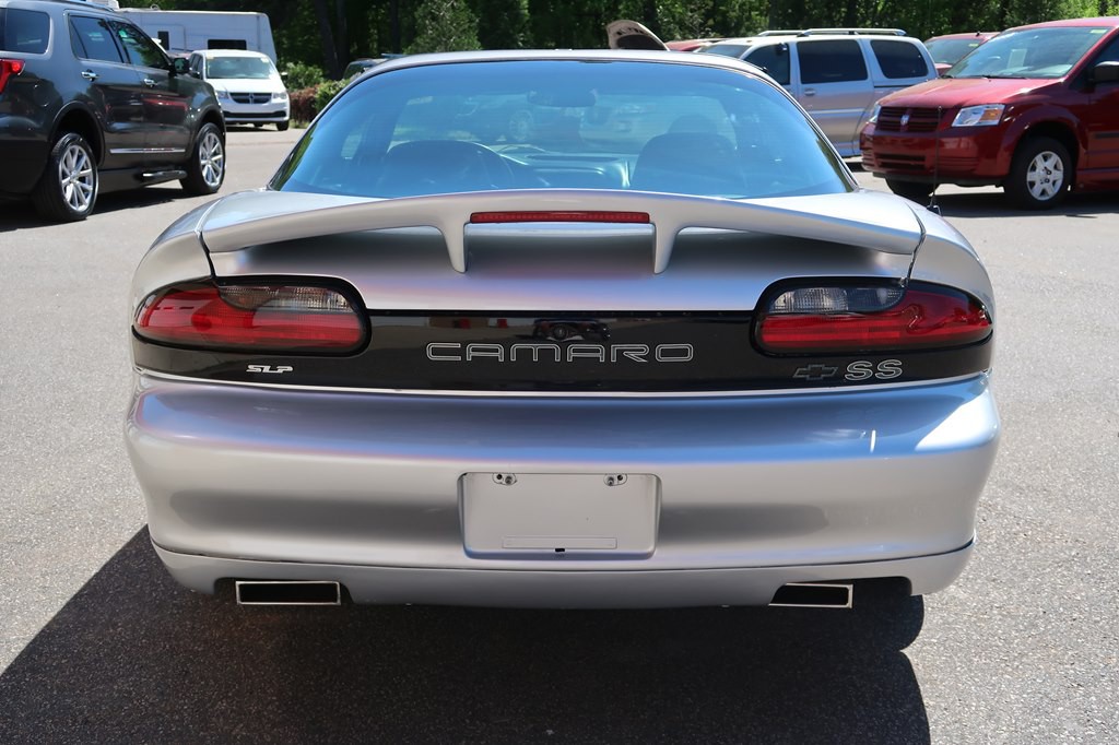 2002 Chevrolet Camaro Image 11