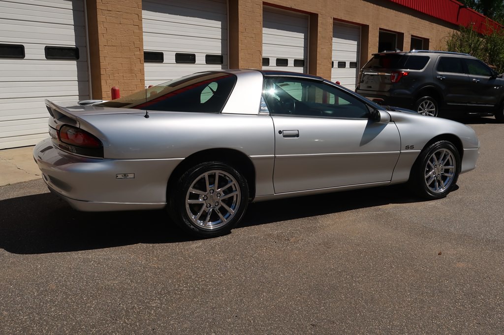 2002 Chevrolet Camaro Image 13