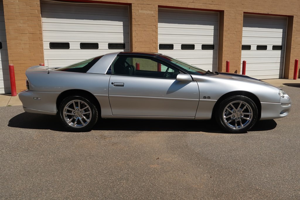 2002 Chevrolet Camaro Image 14