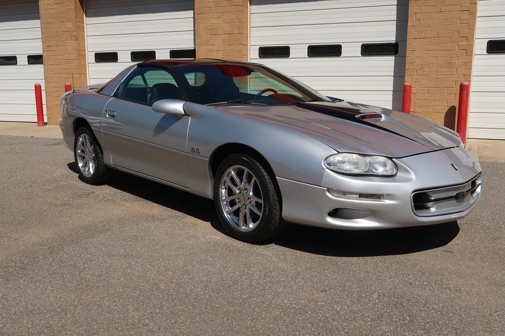 2002 Chevrolet Camaro Image 16