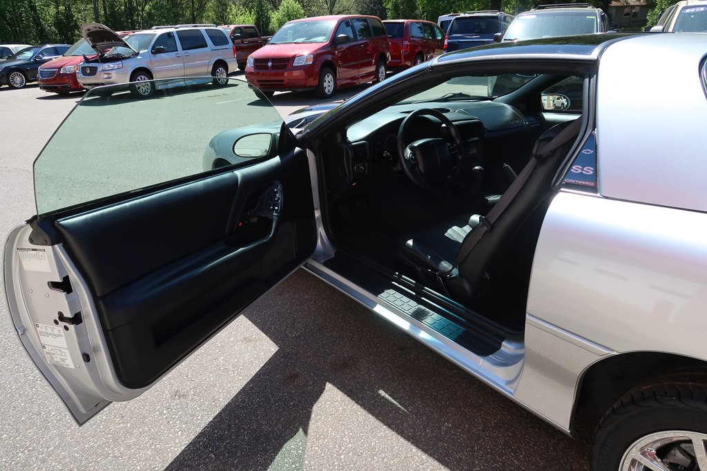 2002 Chevrolet Camaro Image 17