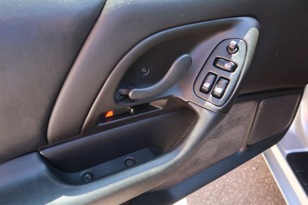 2002 Chevrolet Camaro Image 18