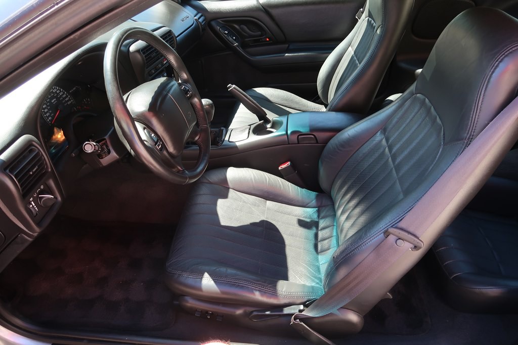 2002 Chevrolet Camaro Image 20