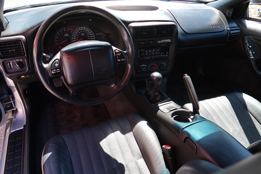 2002 Chevrolet Camaro Image 22