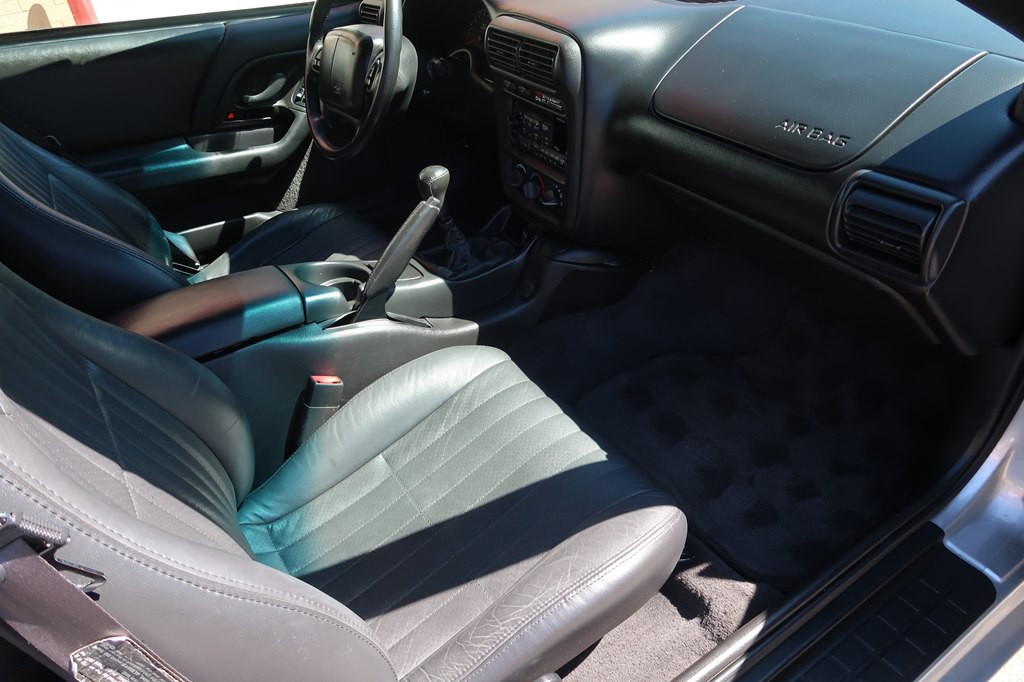 2002 Chevrolet Camaro Image 29