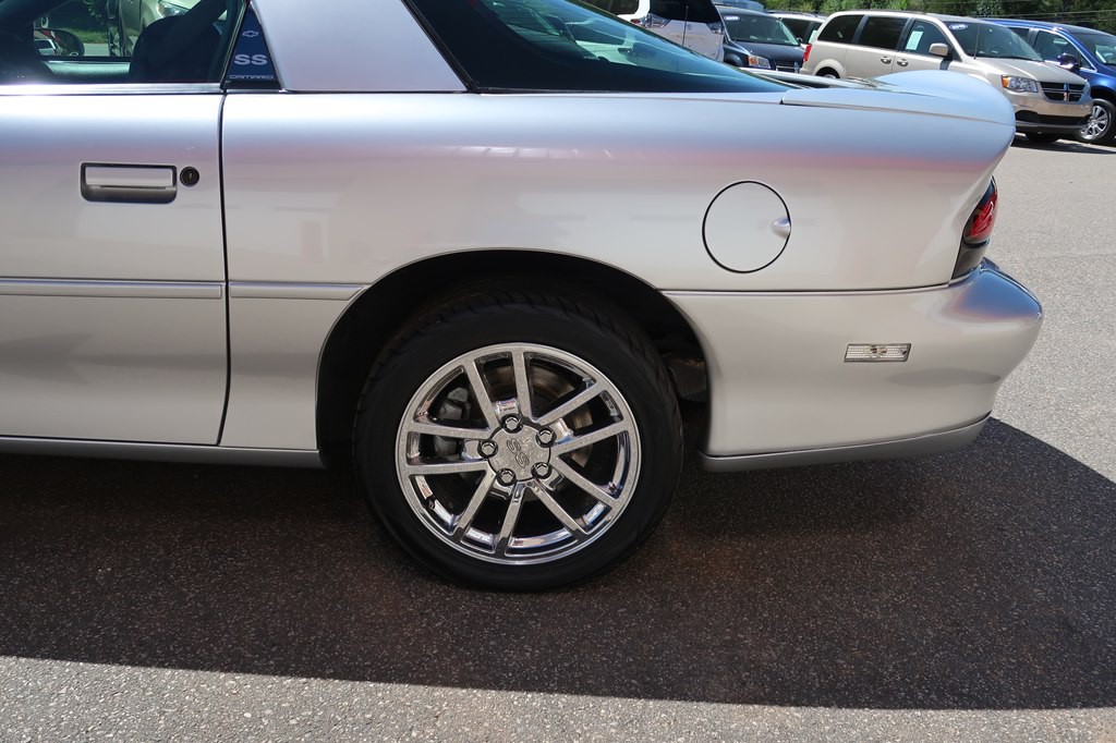 2002 Chevrolet Camaro Image 32