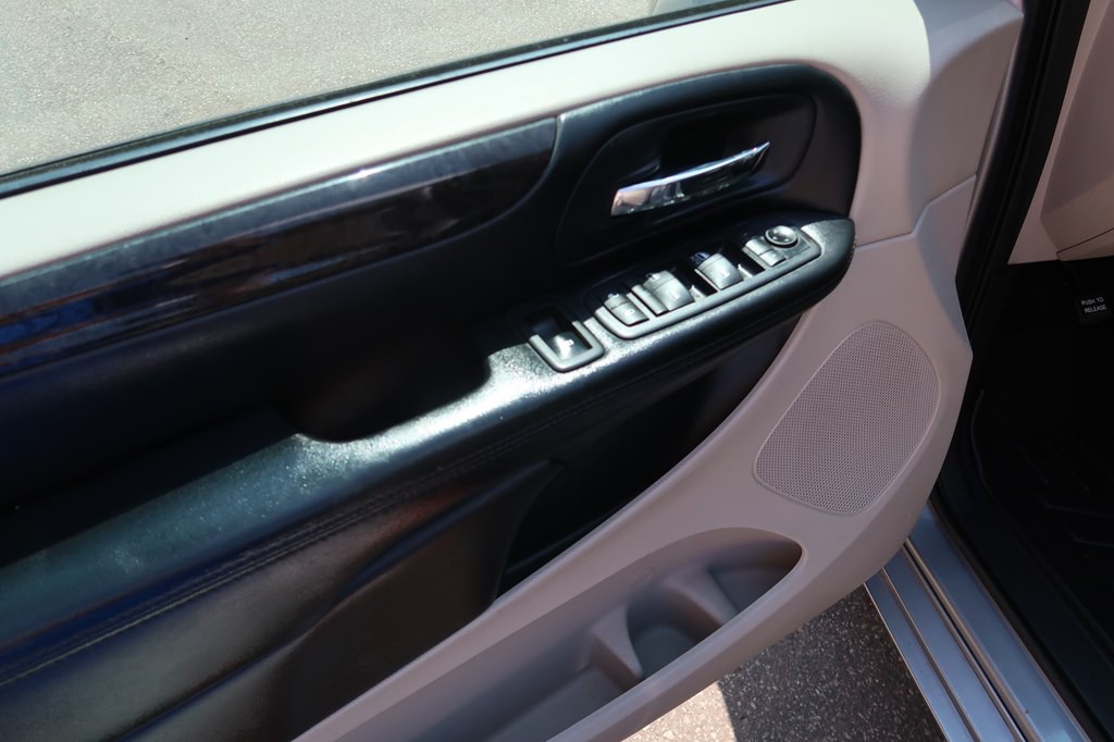 2016 Dodge Grand Caravan Image 25