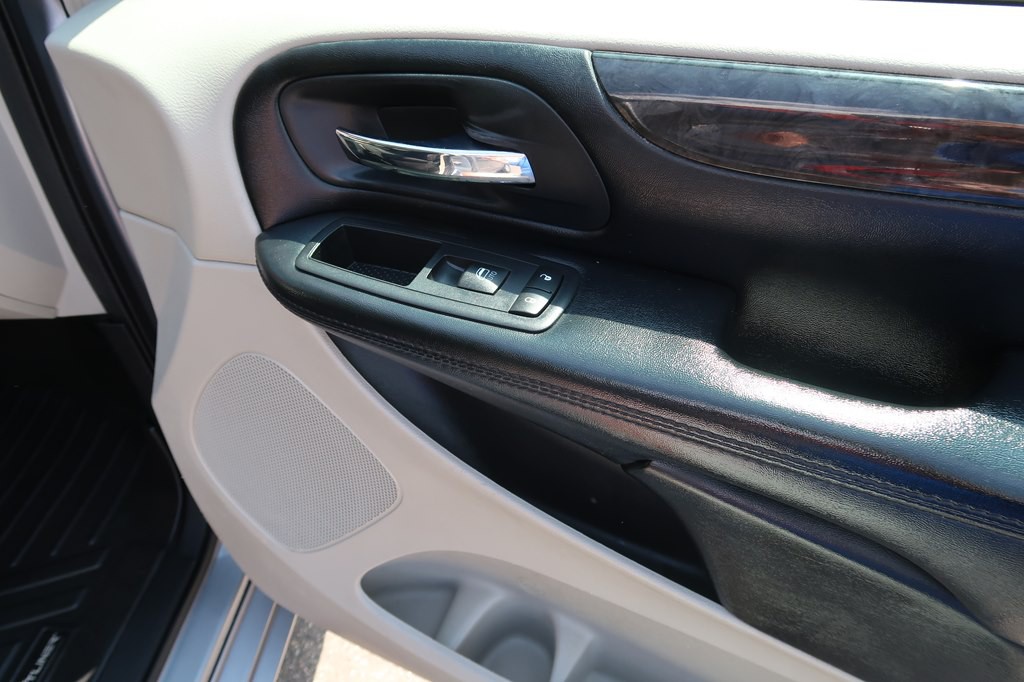 2016 Dodge Grand Caravan Image 30