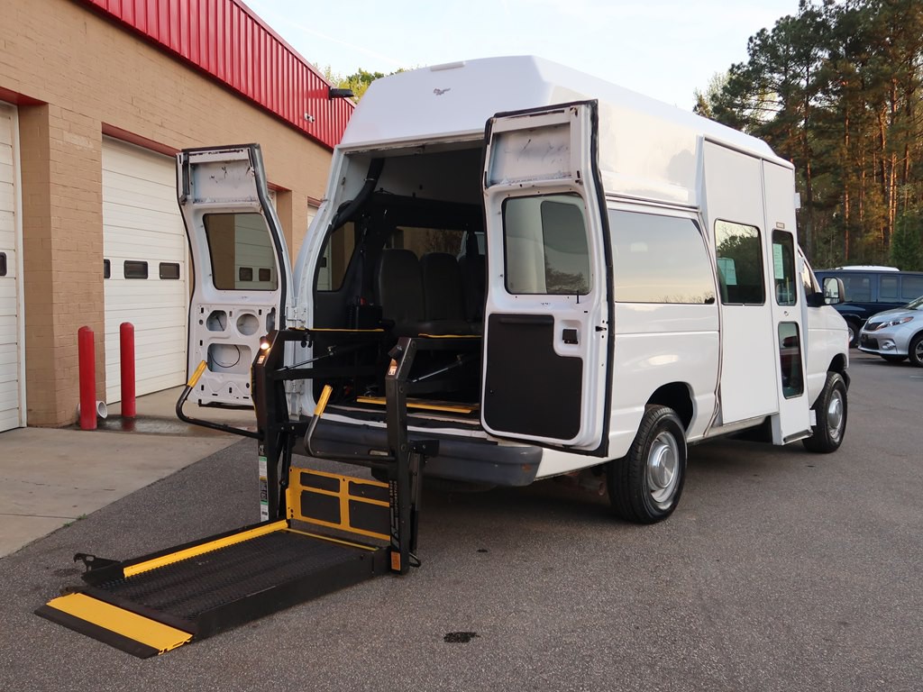 2006 Ford Econoline Image 3