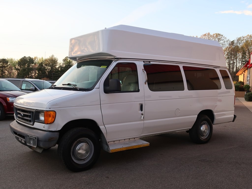 2006 Ford Econoline Image 8