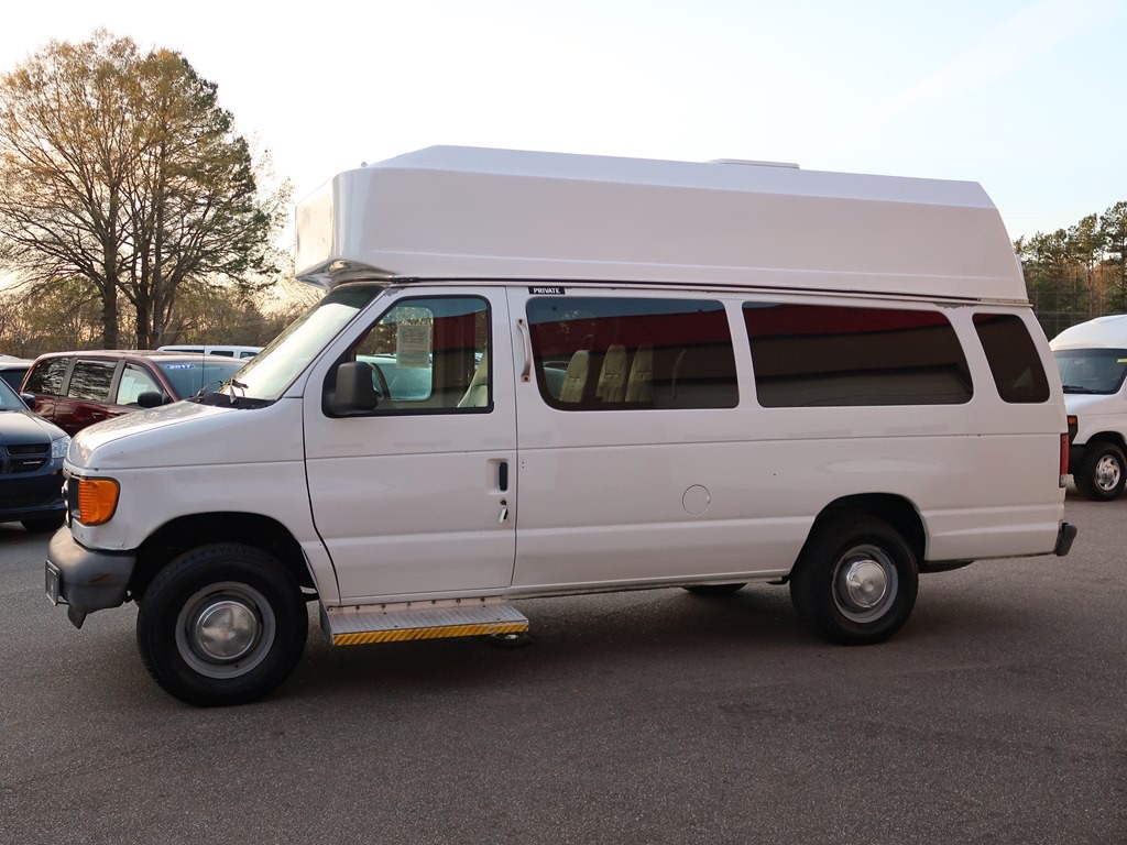 2006 Ford Econoline Image 9