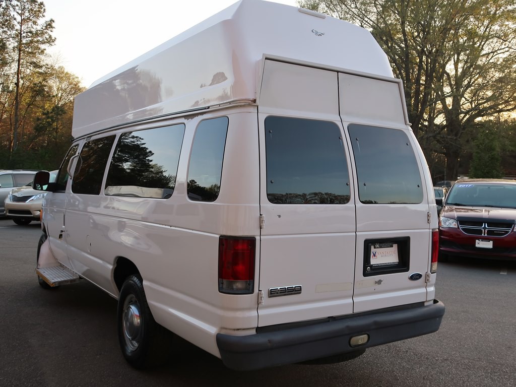 2006 Ford Econoline Image 10
