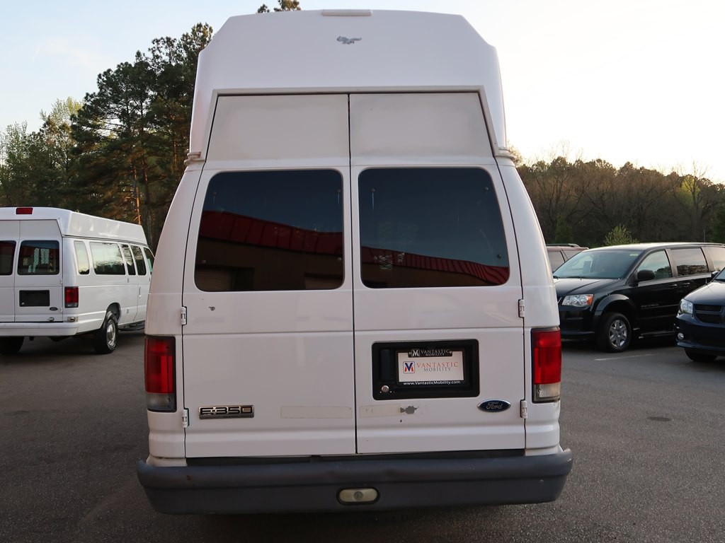 2006 Ford Econoline Image 11