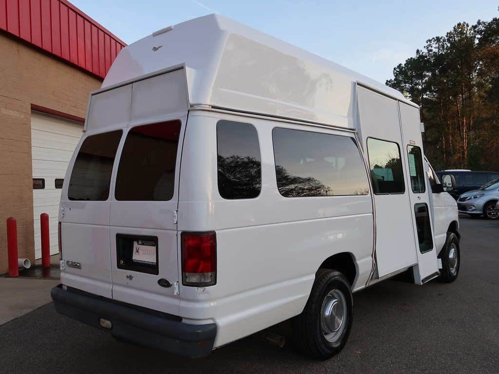 2006 Ford Econoline Image 13