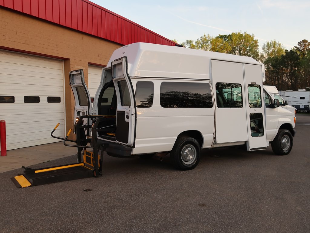 2006 Ford Econoline Image 14