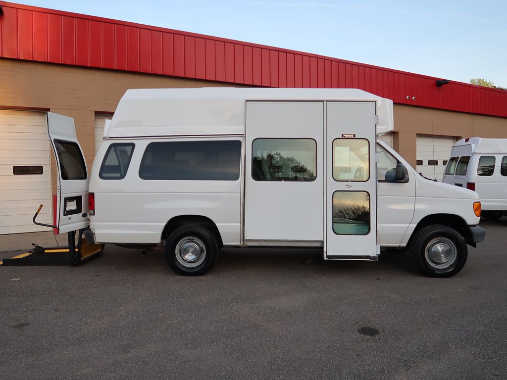 2006 Ford Econoline Image 16